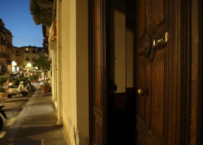 Awa Umberto I Апартаменти Чефалу